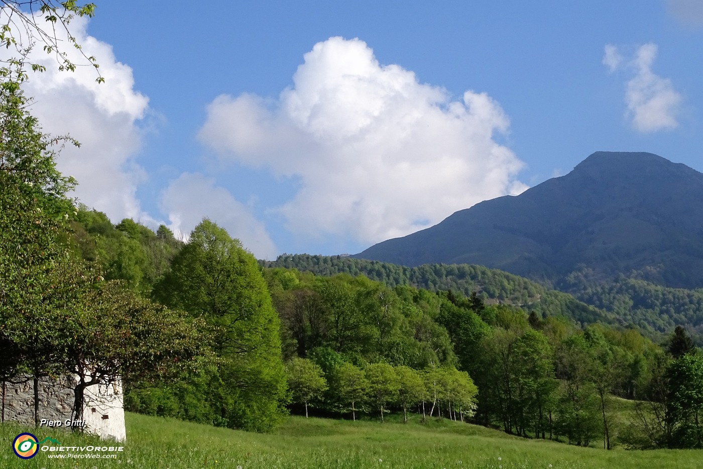 26 Baita con vista verso il Sodadura.JPG